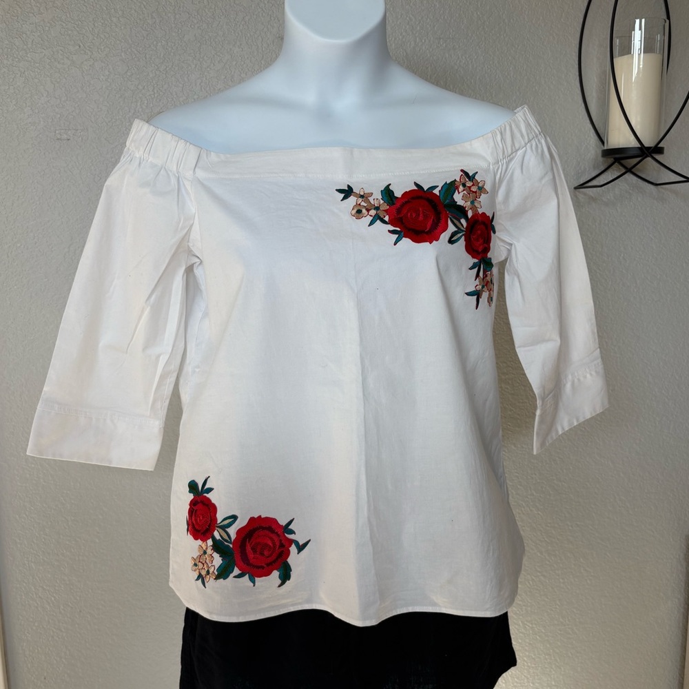 Como Vintage-White, Off the Shoulder Blouse, w/Red Floral Embroidery size L